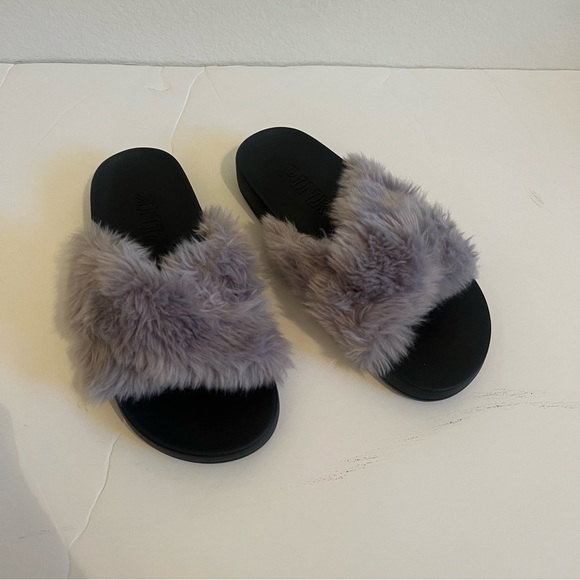 Victoria's Secret Pink Faux Fur Slides - Picture 2 of 7